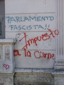 Reações ao golpe, de junho de 2012, ainda são vistas pela capital, Assunção. Foto Murilo Machado