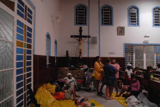 Abrigo em Igreja para famílias despejadas o Pinheirinho. Foto: Anderson Barbosa/Fotoarena/Folhapress 
