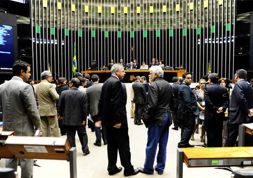 Terminou o recesso. Senado e Câmara voltam ao trabalho