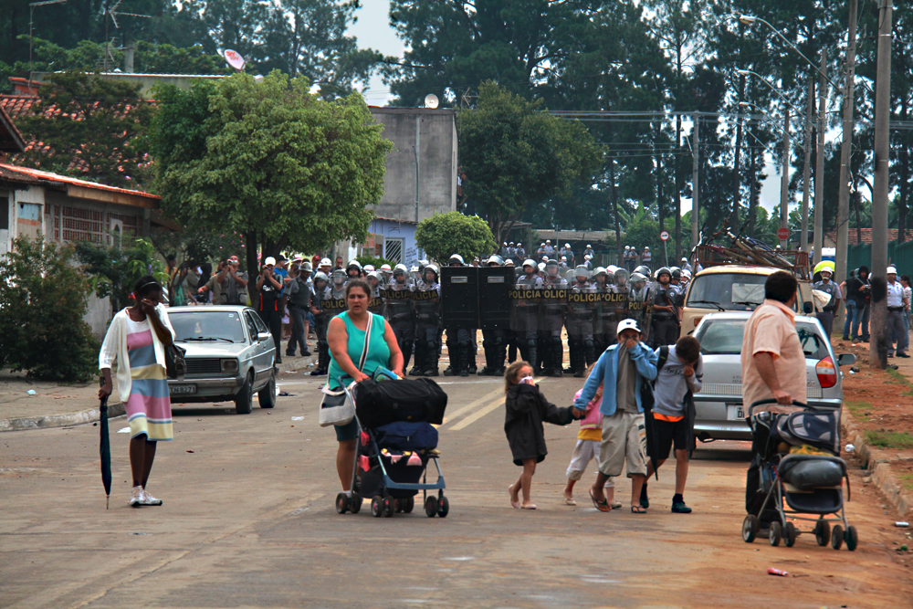 'Não deu tempo de pegar nada', conta moradora