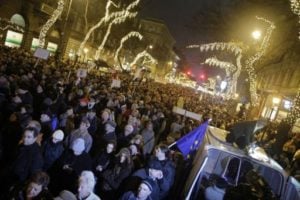 Pelo menos 100 mil protestam em Budapeste