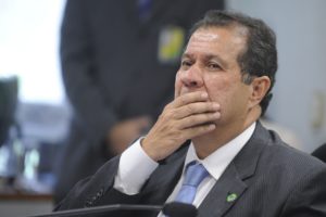 Sob críticas, Lupi volta a presidência do PDT