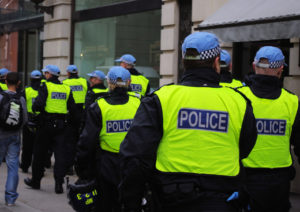 Ativistas pedem criminalização de abuso em abordagem policial