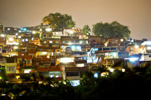 No Rio, filhos da classe C deixam antes a casa dos pais