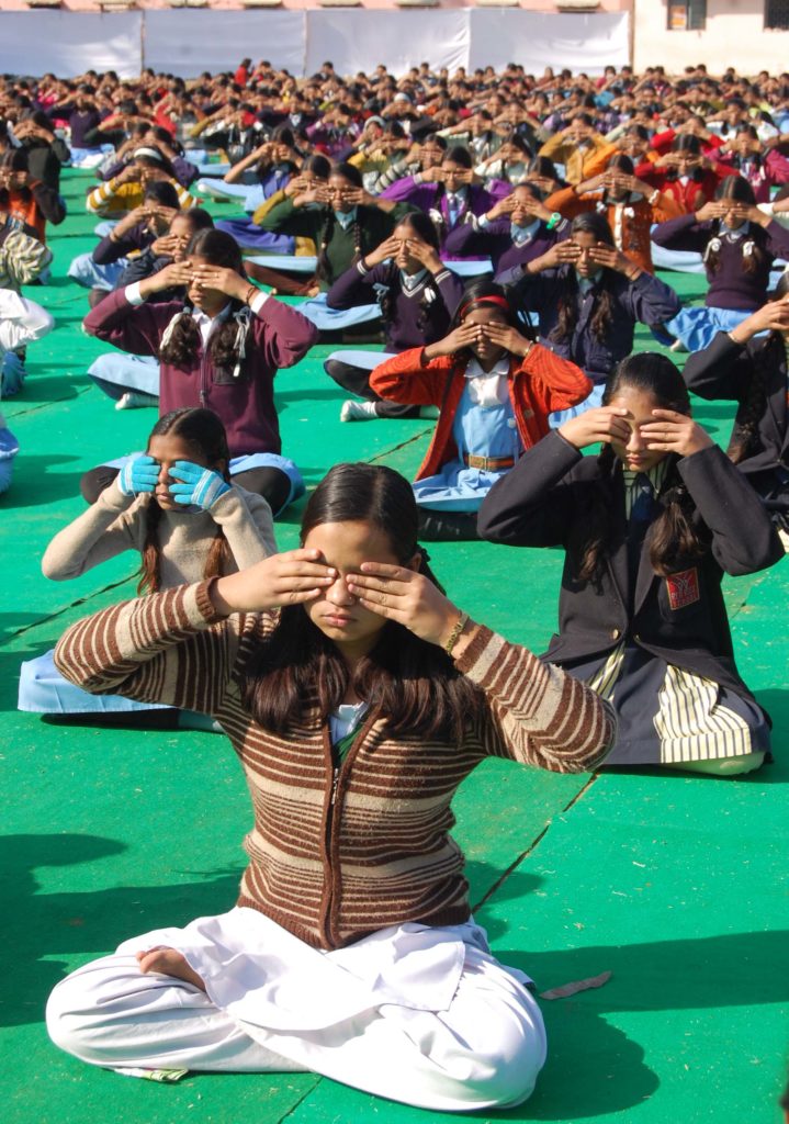 Reportagem contra ioga desequilibra seus seguidores