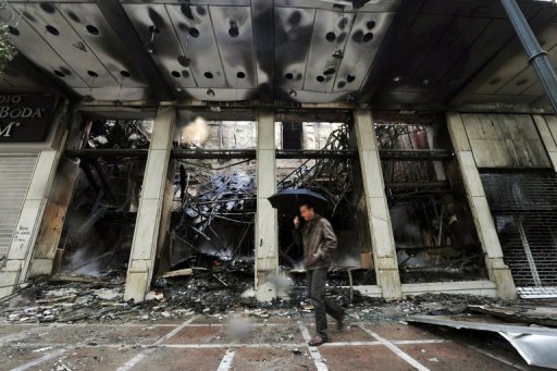 Parlamento aprova cortes em meio a protestos violentos