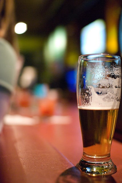 Bebida em jogos vai aumentar a violência, diz especialista