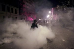 Aumenta a revolta contra o Exército