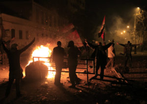 Manifestação acusando militares por massacre em Port Said é reprimida no Cairo