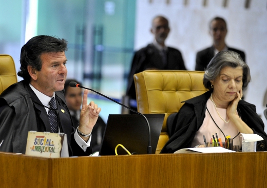 STF suspende julgamento 