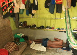 Haitianos no Brasil poderiam ser considerados refugiados, diz especialista