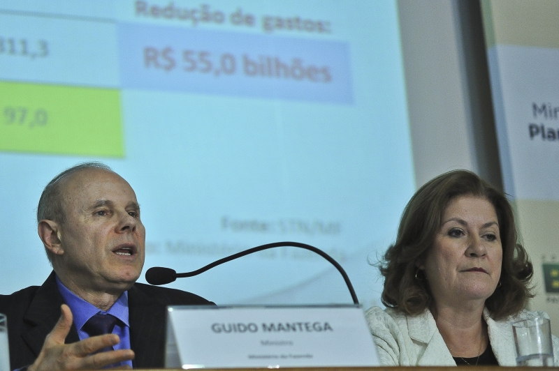 Aumento de renda das famílias muito pobres indica saída de programas assistenciais