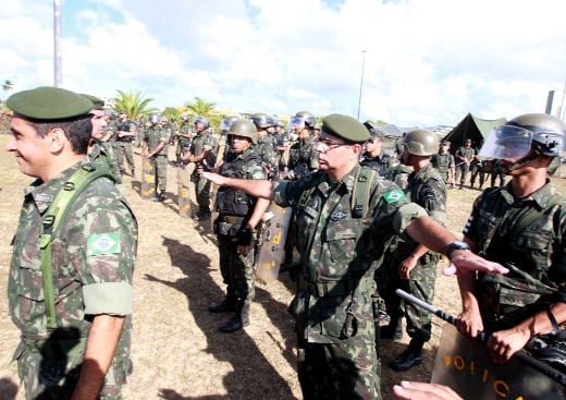 Exército cerca prédio da Assembléia Lesgislativa da Bahia, onde estão acampados os policiais em greve.Foto: Alberto Coutinho/Governo da Bahia  
