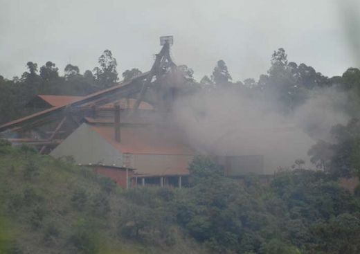 Moradores de área contaminada conseguem terra despoluída  
