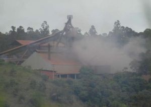Moradores de área contaminada conseguem terra despoluída  