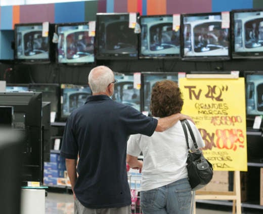 Famílias contêm gastos mesmo com salário mínimo maior