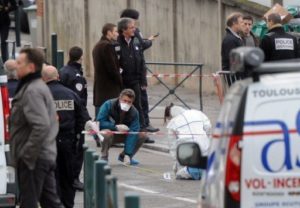 Ataque a escola judaica deixa 4 mortos