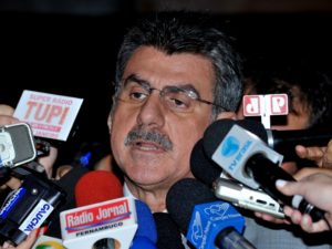 Rebelião aliada derruba líderes do governo