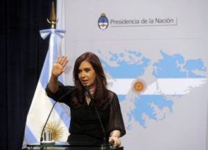 Kirchner, a líder atacada no ápice da polarização política na Argentina