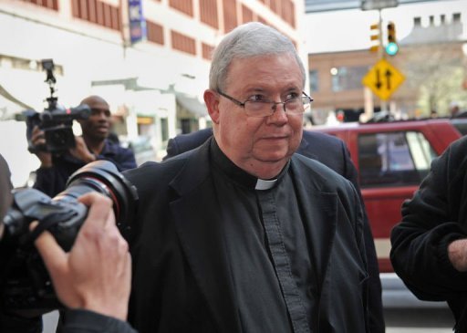 Tribunal julga encobrimento de pedofilia