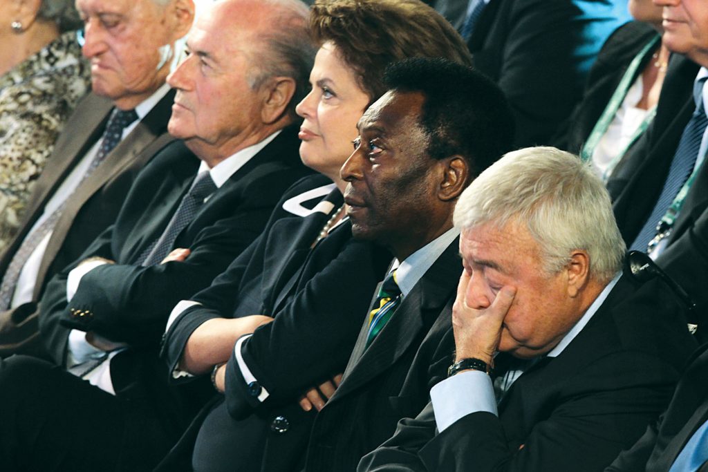 Queda de Teixeira repercute mundo afora