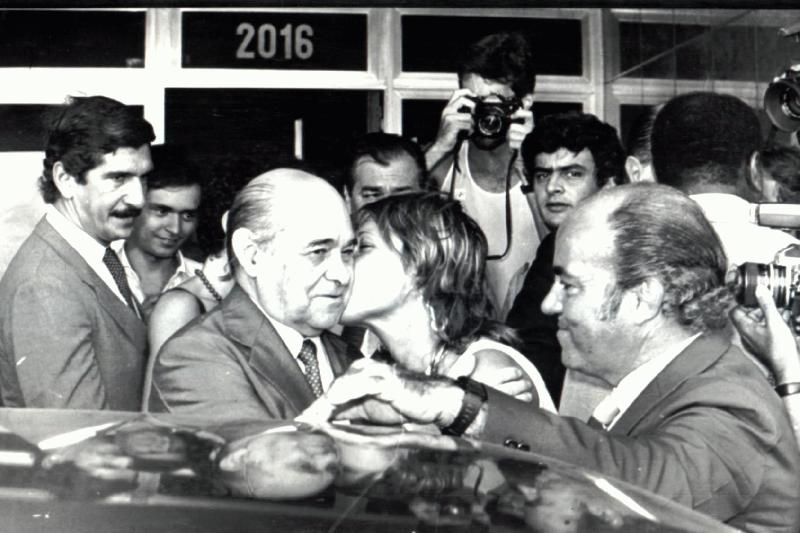 Família de Tancredo Neves quer ter acesso aos prontuários médicos dele