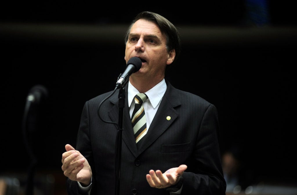 Deputados protocolam representação contra Bolsonaro