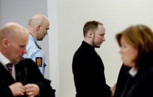 Breivik choca tribunal com descrição de assassinatos na Noruega