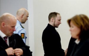 Breivik choca tribunal com descrição de assassinatos na Noruega