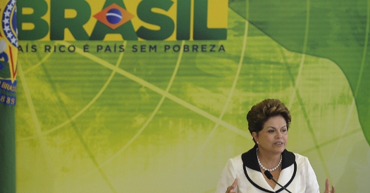 Popularidade de Dilma sobe para 77%