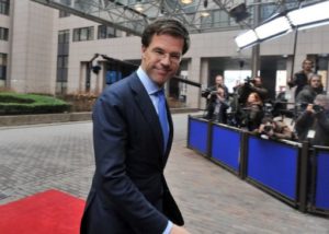 Primeiro-ministro apresenta renúncia de seu governo