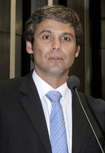 Defesa de pastor homofóbico constrange PT