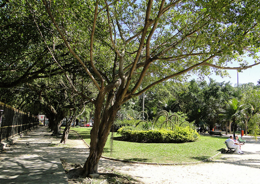 A praça é do povo, não de Cabral, o Huno