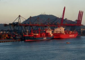 Proposta contra a 'guerra dos portos' atrai importações para o Sudeste