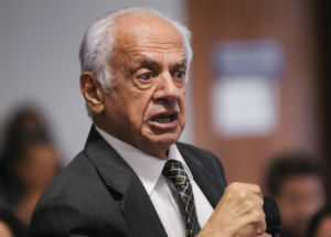 Comissão do Senado dá passo para engavetar a reforma administrativa