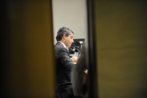 Senador quer convocação urgente de Perillo