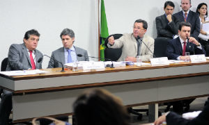 Agnelo e Perillo são convocados pela CPI do Cachoeira; Cabral se livra