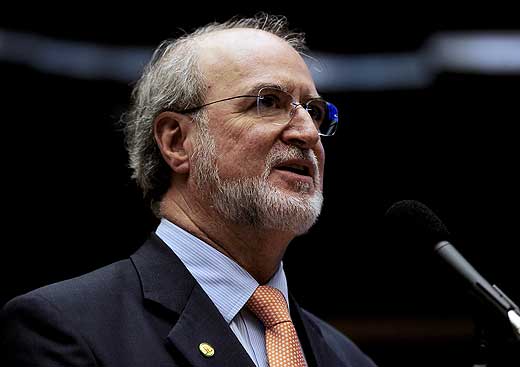 Comissão aprova versão menor de proposta sobre crimes cibernéticos