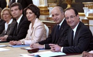 França: Hollande reduz em 30% o seu próprio salário e dos ministros