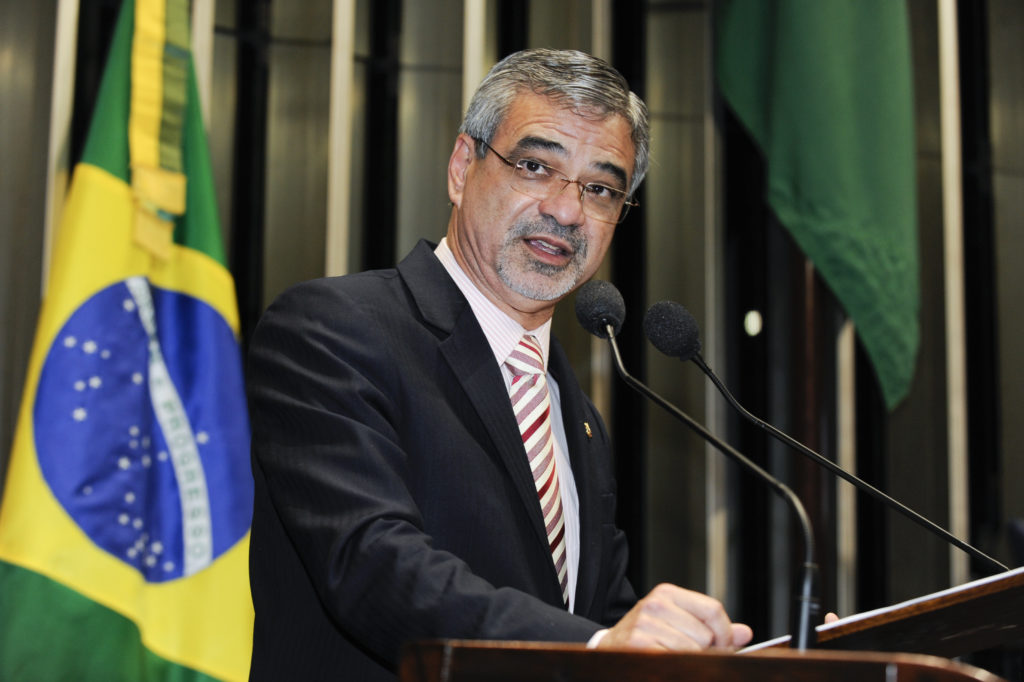 Relator pede abertura de processo contra Demóstenes