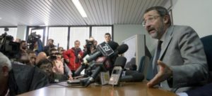 Autoridades descartam participação da máfia em atentado a escola