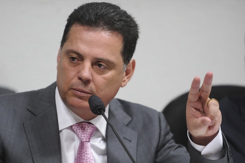 Pressionado por Agnelo, Perillo volta atrás e oferece sigilos à CPI