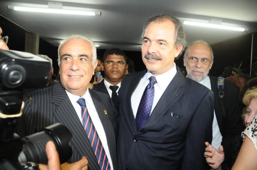 PT não cede, e PR pula para o barco tucano