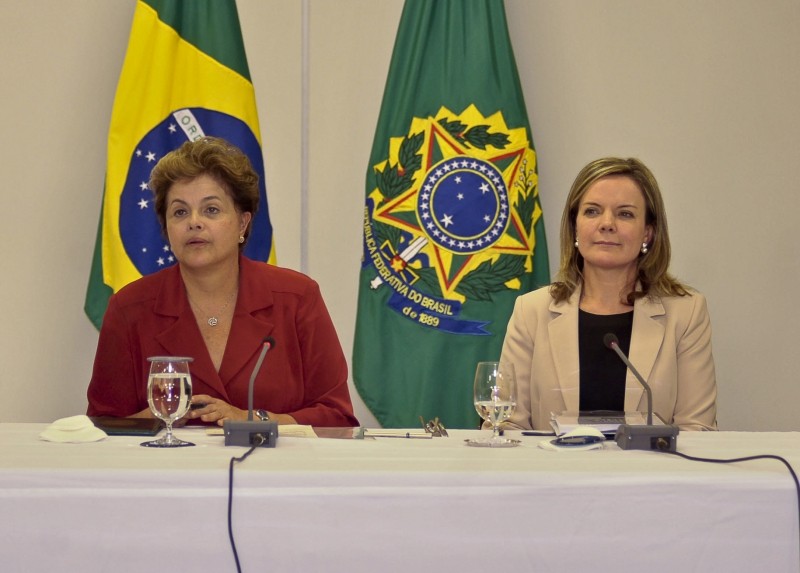 Dilma veta seis pontos da Lei Geral da Copa, mas mantém meio-ingresso