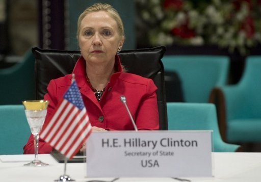 Hillary Clinton afirma que Assad deve deixar a Síria