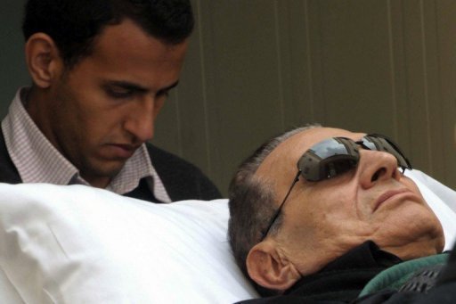 Oficiais militares egípcios negam morte de Mubarak