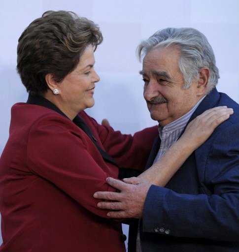 Entrada da Venezuela no Mercosul é resposta à queda de Lugo, diz Mujica