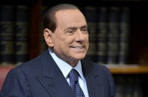 Itália: Berlusconi quer voltar ao poder