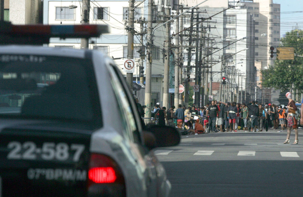 Justiça de SP proíbe PM de expulsar usuários da Cracolândia