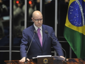 Para evitar cassação, Demóstenes pede perdão